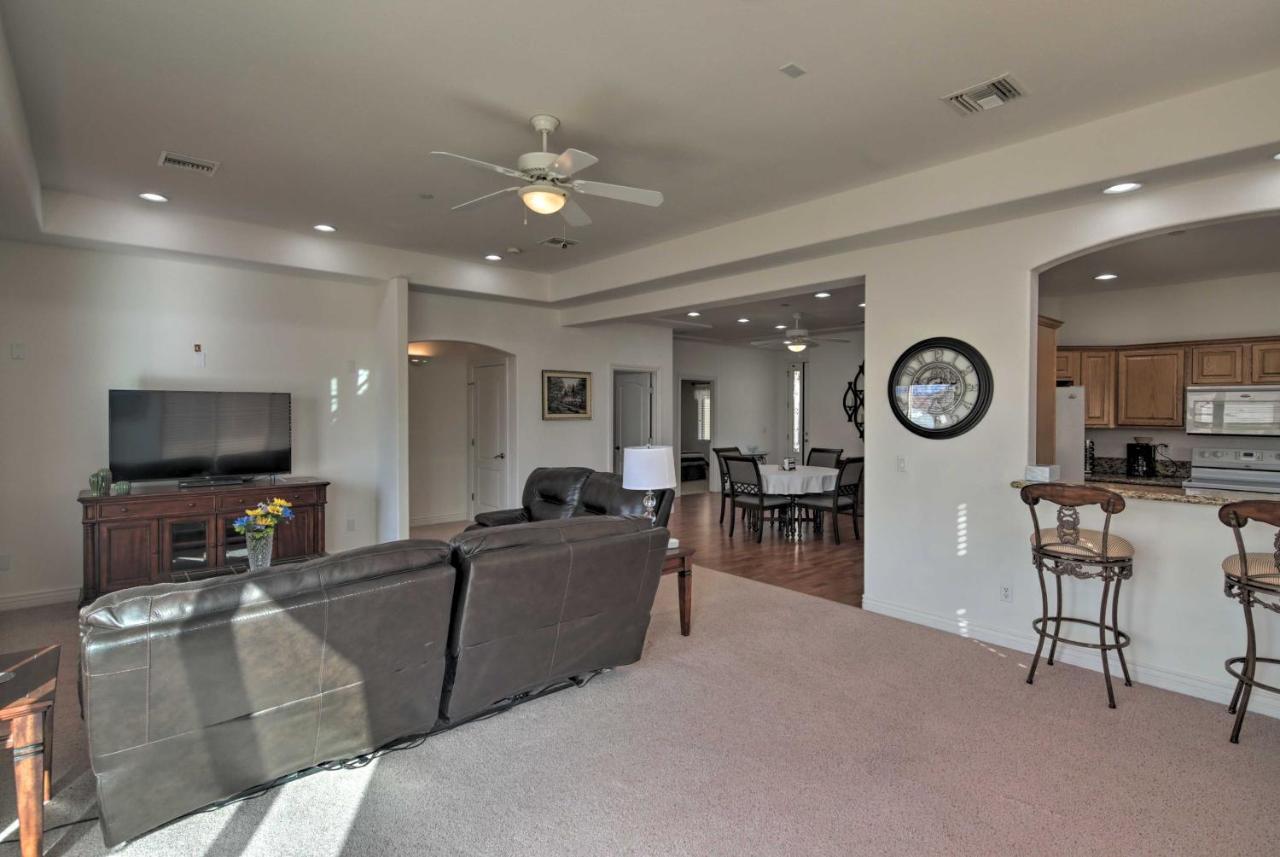 Desert Condo With Pool About 3 Miles To Colorado River! ブルヘッド・シティ エクステリア 写真
