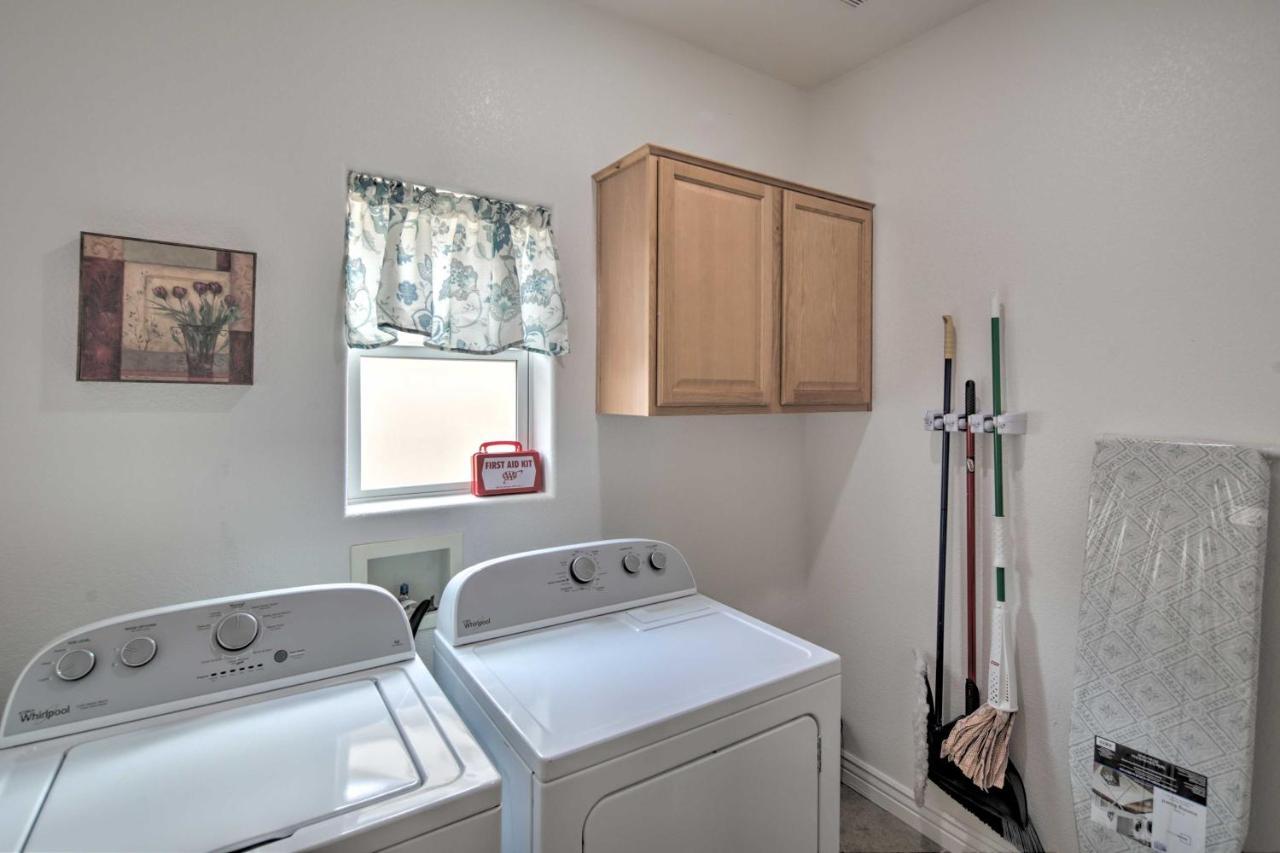 Desert Condo With Pool About 3 Miles To Colorado River! ブルヘッド・シティ エクステリア 写真