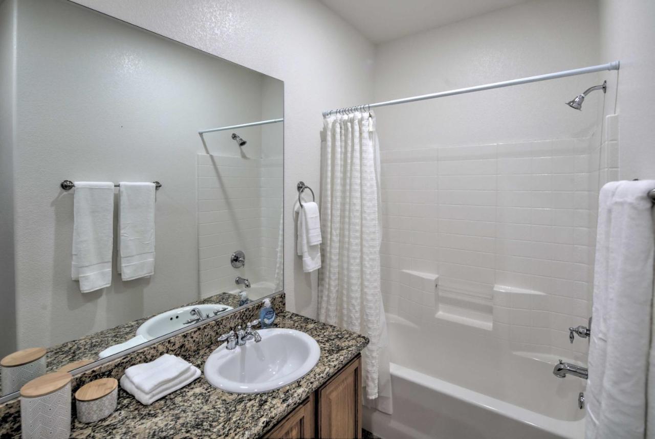 Desert Condo With Pool About 3 Miles To Colorado River! ブルヘッド・シティ エクステリア 写真